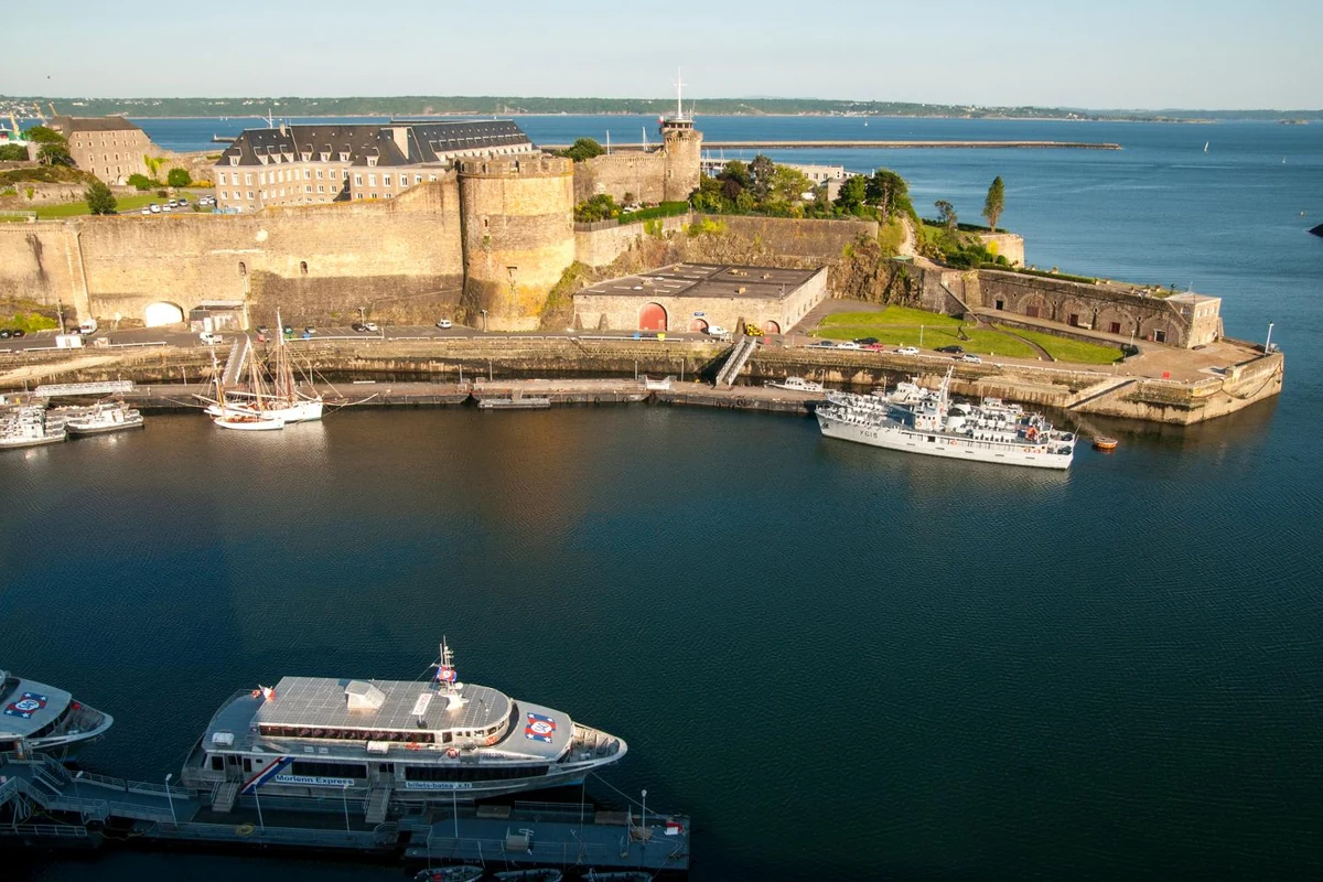 Paysage urbain et littoral en Bretagne