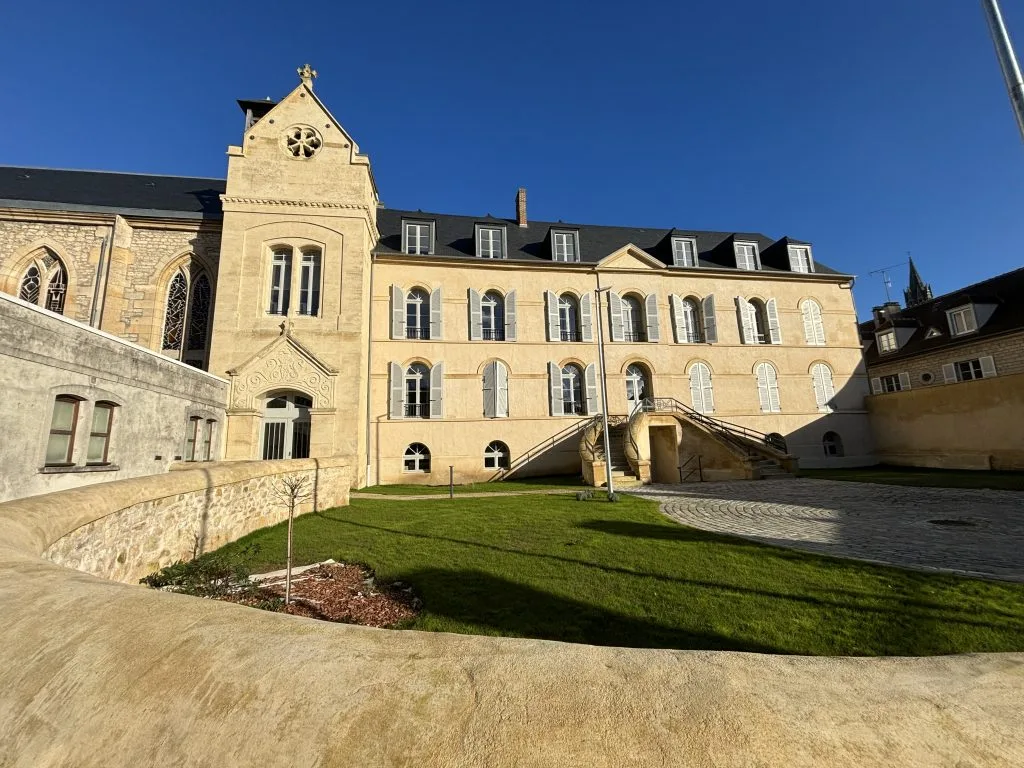 Résidence Saint-Joseph – 3, place Saint-Maurice – 60300 SENLIS